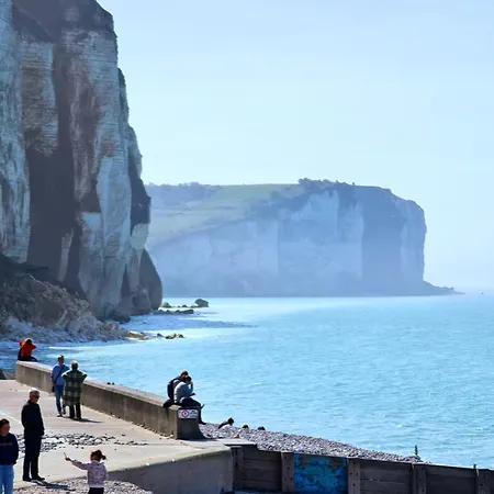 Chaumière à L'étang Des Anémones